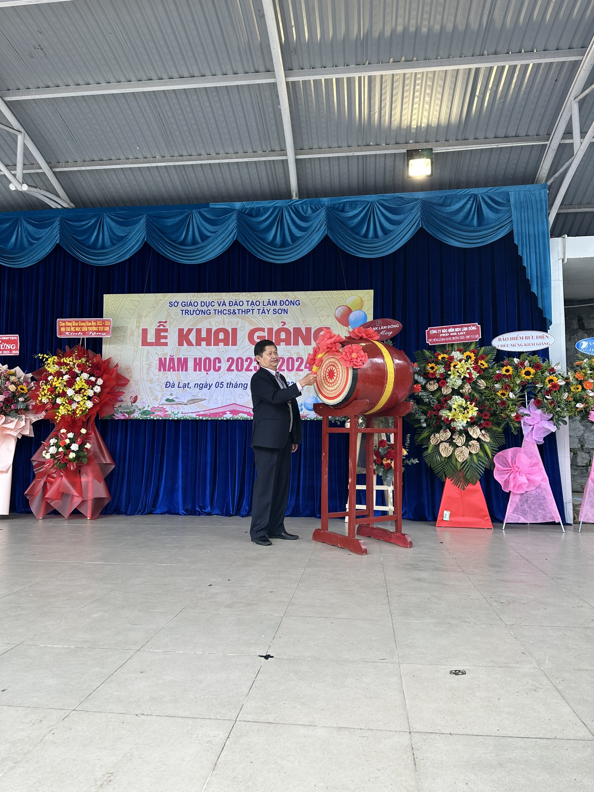 TRƯỜNG THCS&THPT TÂY SƠN TỔ CHỨC  LỄ KHAI GIẢNG NĂM HỌC 2023-2024