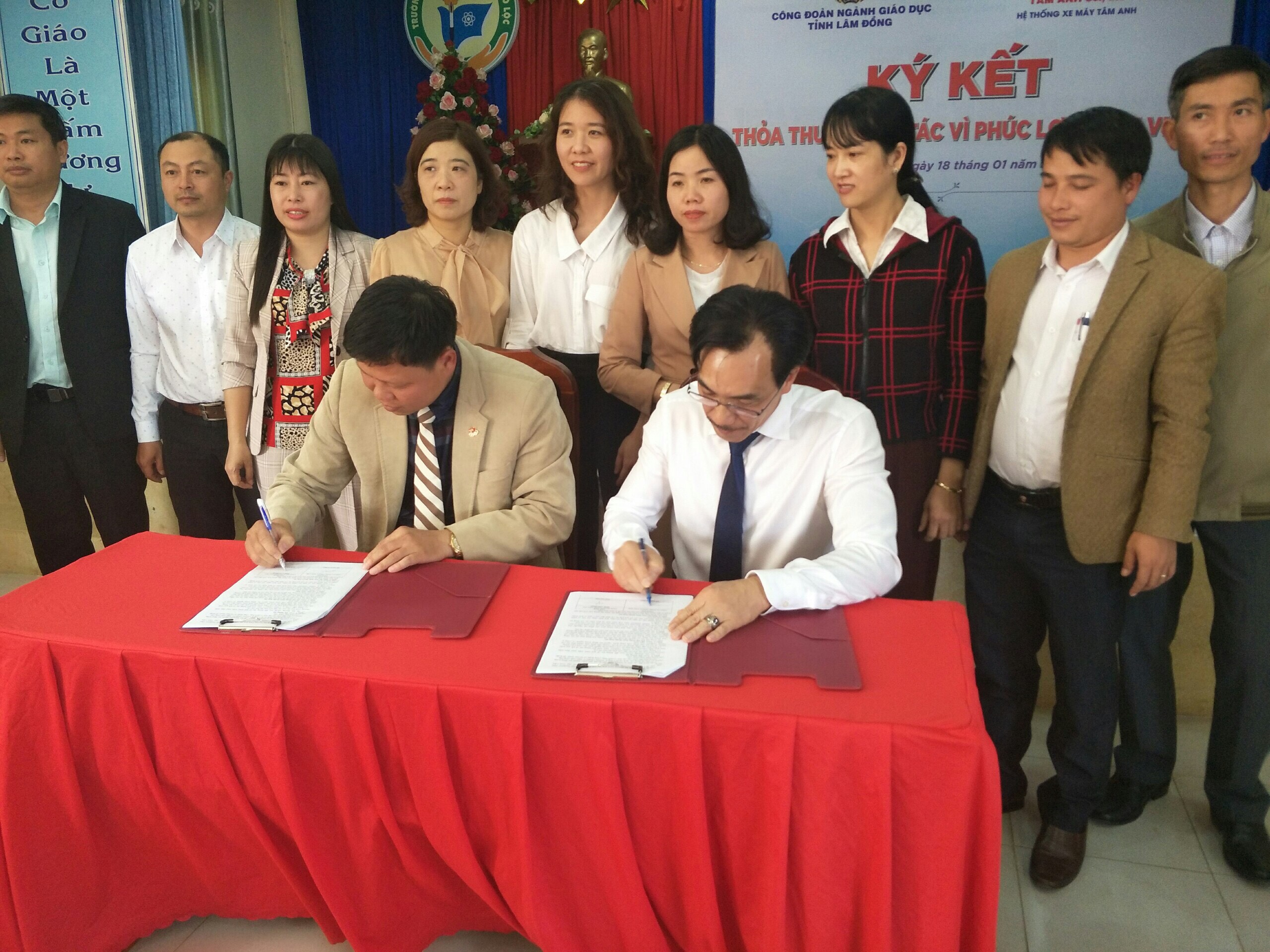 KÝ KẾT THỎA THUẬN HỢP TÁC VÌ PHÚC LỢI ĐOÀN VIÊN TRONG NGÀNH GIÁO DỤC