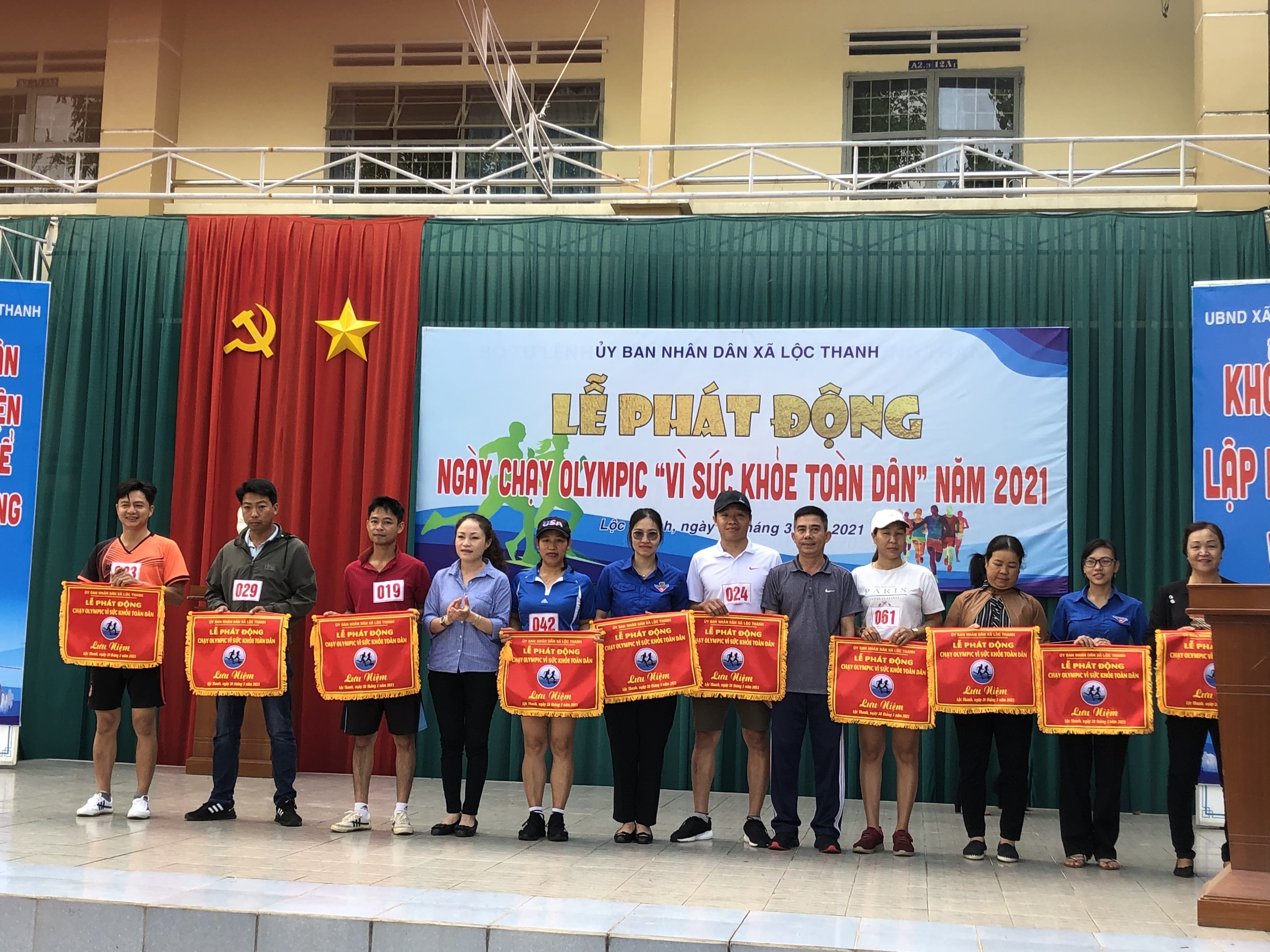 Trường THPT Lộc Thanh hưởng ứng “Ngày chạy Olympic vì sức khỏe toàn dân” năm 2021 và Cuộc vận động “Toàn dân rèn luyện thân thể theo gương Bác Hồ vĩ đại”.