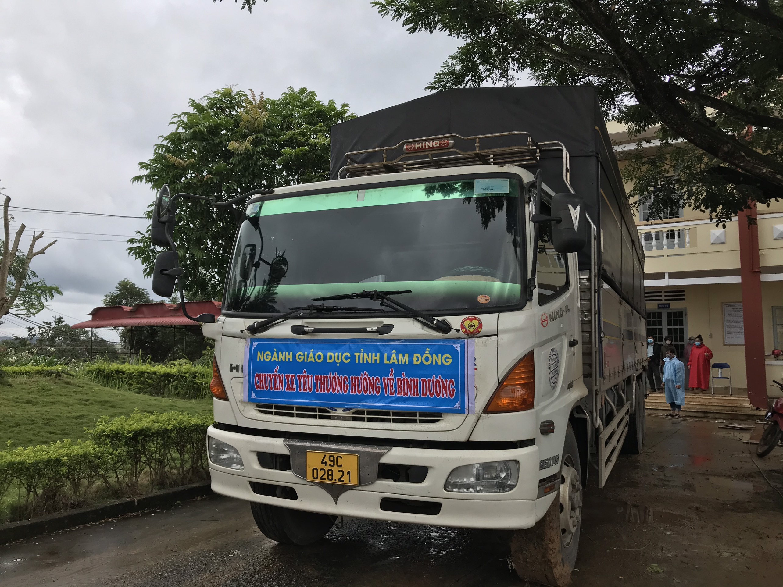 Những ''chuyến xe yêu thương, hướng về Bình Dương'' của ngành Giáo dục Lâm Đồng