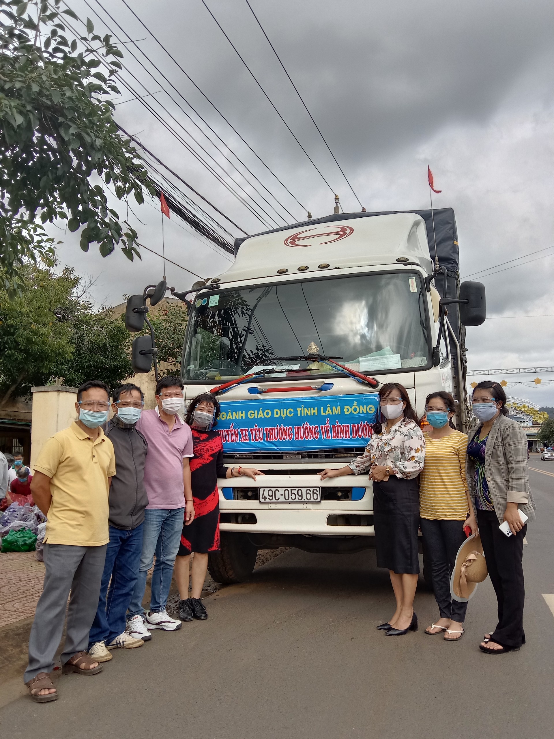 NHỮNG “ CHUYẾN XE YÊU THƯƠNG, HƯỚNG VỀ BÌNH DƯƠNG” CỦA NGÀNH GIÁO DỤC TỈNH LÂM ĐỒNG TRONG NGÀY 23/7/2021.