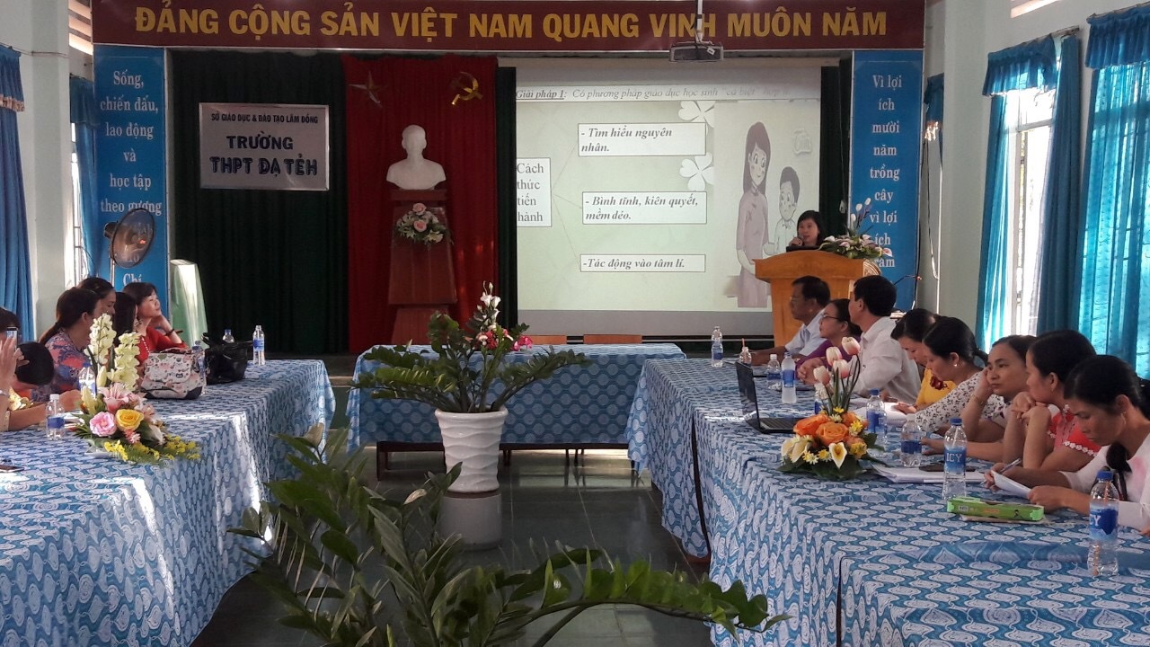 Nữ cán bộ nhà giáo và người lao động với phong trào thi đua “Đổi mới sáng tạo trong dạy và học”