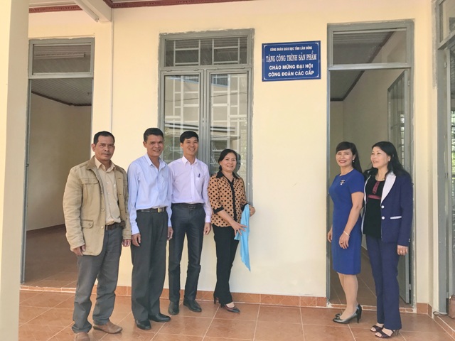 Công đoàn Giáo dục tỉnh Lâm Đồng bàn giao công trình sản phẩm chào mừng Đại hội Công đoàn Giáo dục các cấp tiến tới Đại hội Công đoàn tỉnh Lâm Đồng lần thứ IX, nhiệm kỳ 2018 - 2023.