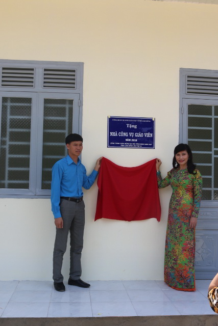 Lễ bàn giao nhà công vụ Trường THPT Đạ Tông