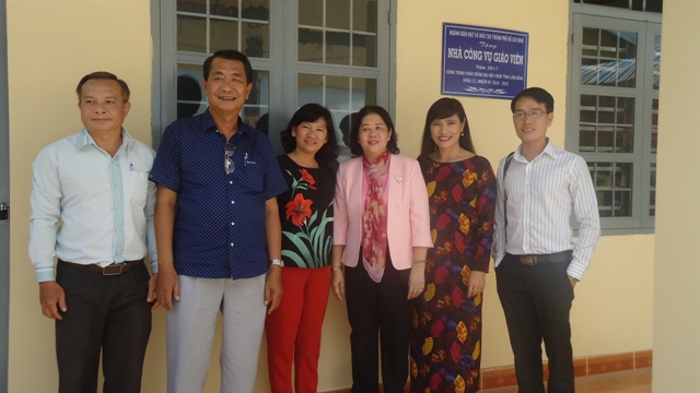 Lễ bàn giao nhà công vụ Trường THPT Cát Tiên